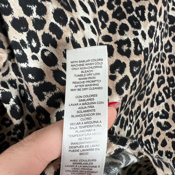 Chico’s Tunic Shirt 1 M Leopard Print Wrinkle Resistant Long Sleeve Cotton Tan - Picture 7 of 7